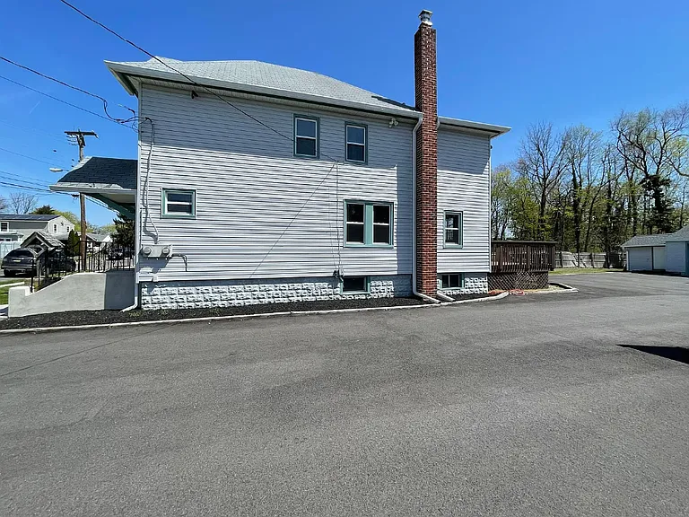 14 Liberty St — Photo 2