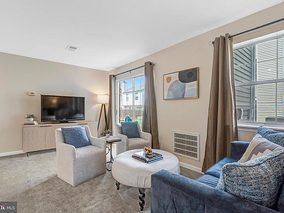 5th image of 202 Grosvenor Ln #73