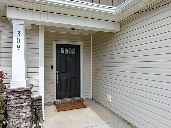 3rd image of 309 Cadenza Lane