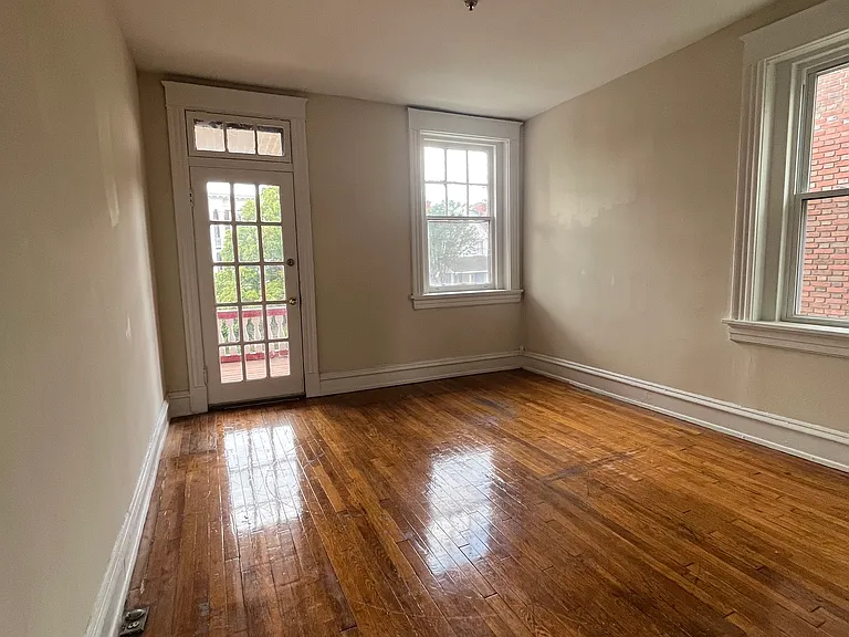 West Grace Apts — Photo 34