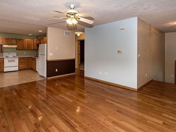 3rd image of 1619 Amanda Dr