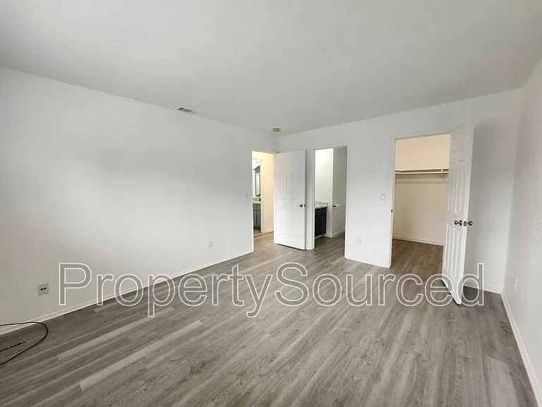 1944 Hickock Ct — Photo 10