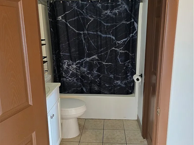 196 W Madison St #4 — Photo 9