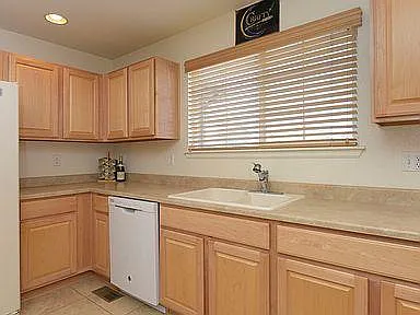 342 Las Lomas St — Photo 8