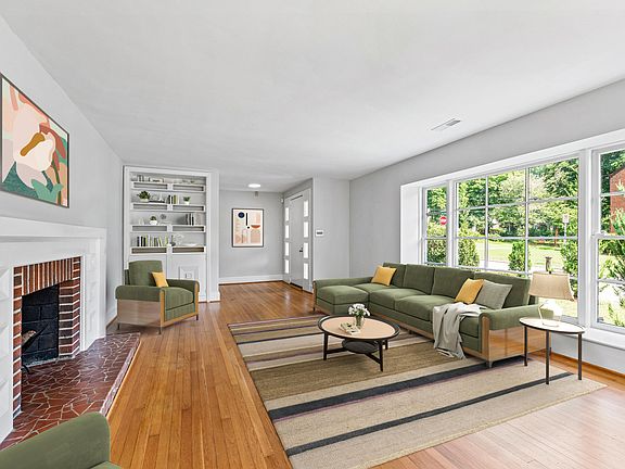 4th image of 111 Hilton Ave