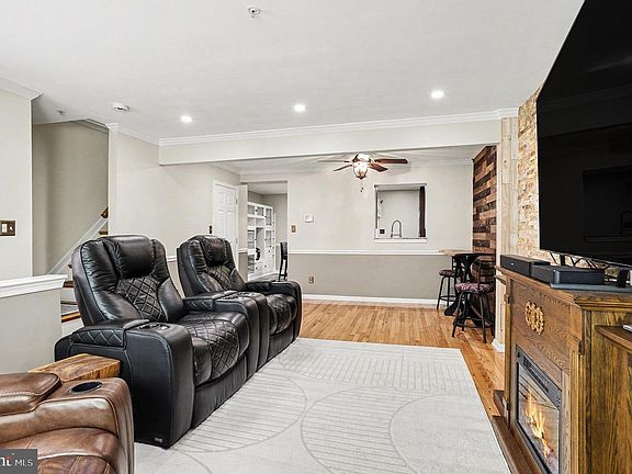 4th image of 4405 Danbury Sq