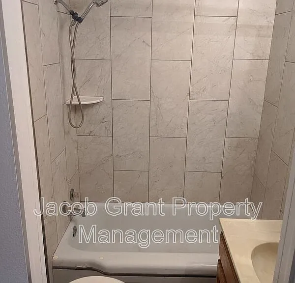 520 N Water Ave #1 — Photo 7