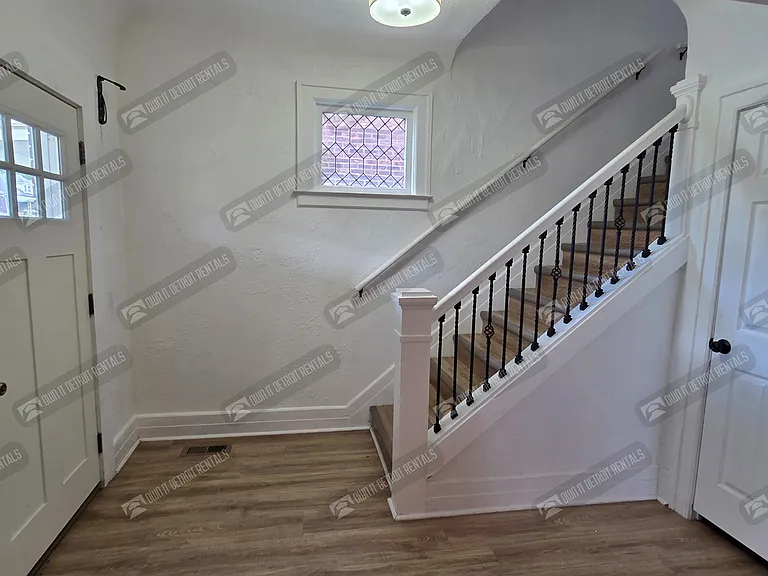 7455 Churchill St — Photo 9
