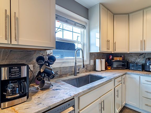 5th image of 2303 Fairview Ave