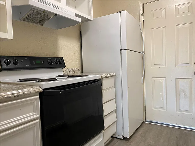 208 Kelly Dr #7 — Photo 11