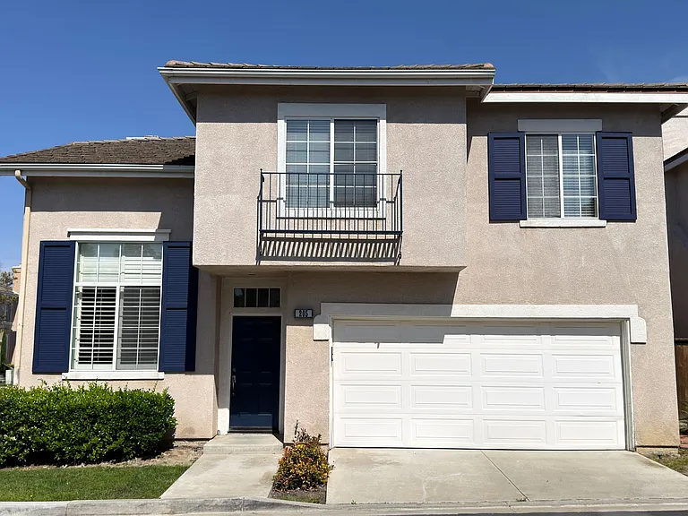 205 Venetia Way — Photo 1