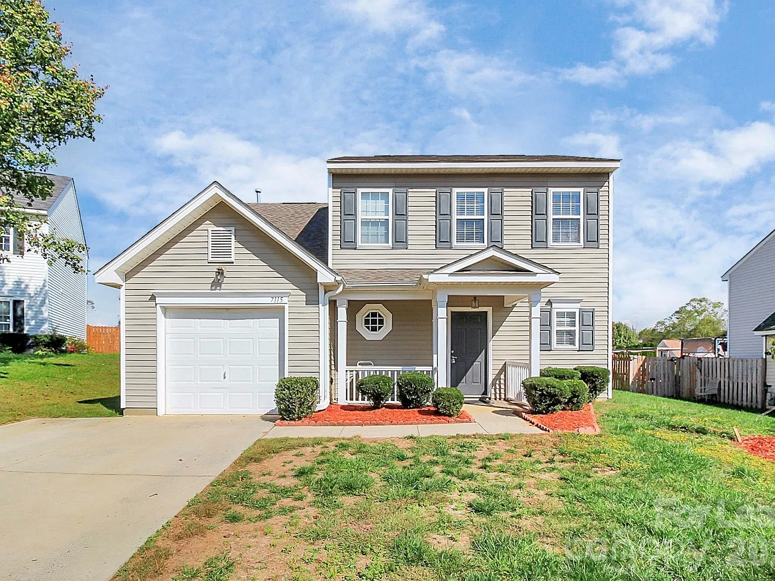 3 bed, 2.5 bath, 1335 sqft, $1,925 — Photo 2