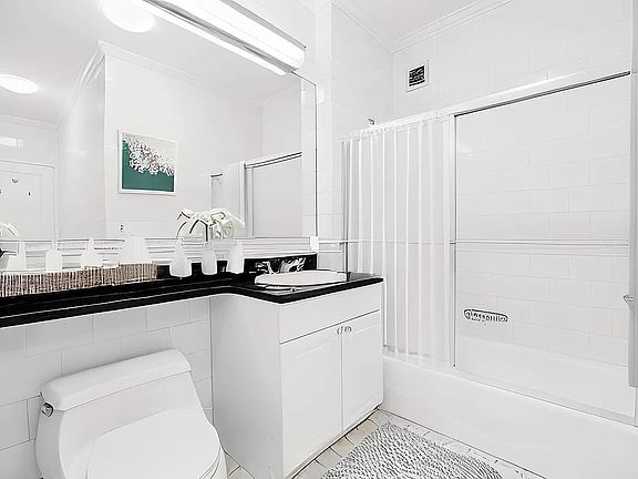 5th image of 300 E 77th St APT 19C