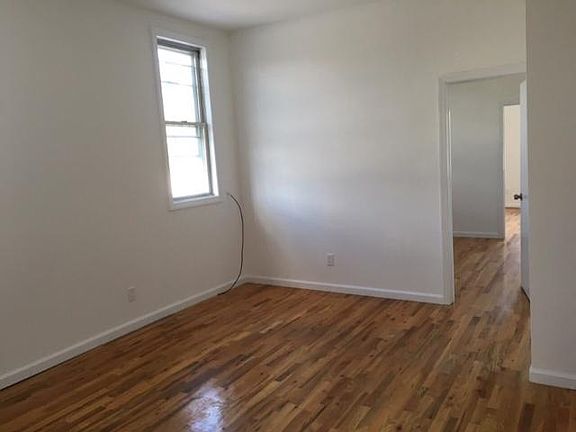 5th image of 2014 29th St APT 2R