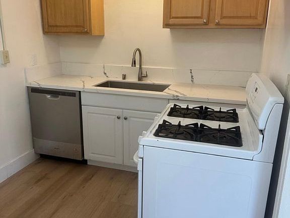 3rd image of 815 Encino Pl
