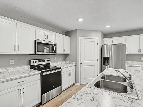 5th image of 123 Ashburn Way