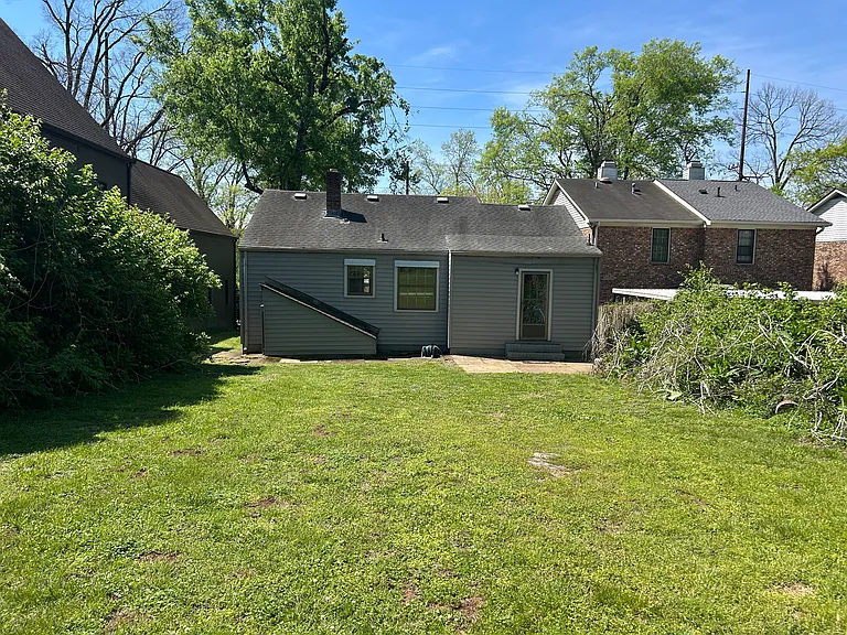 2300 Sharondale Dr — Photo 4