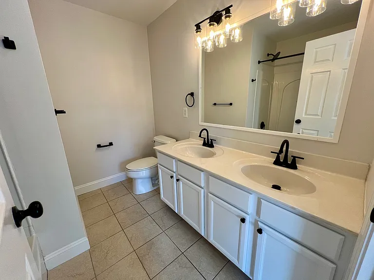 185 Henry St #C — Photo 6