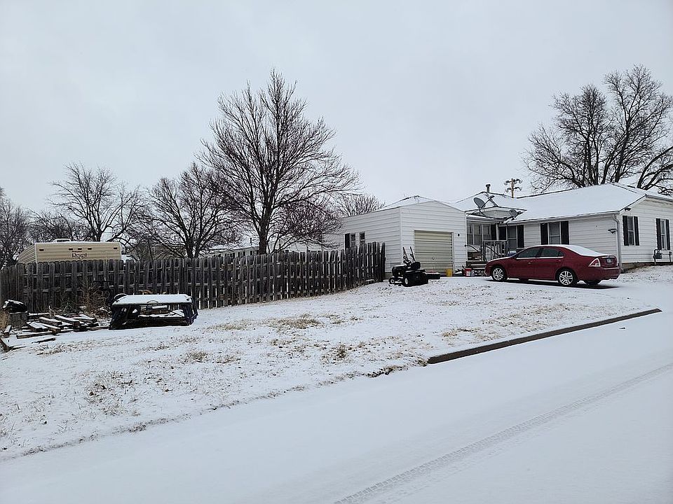 2nd image of 401 Fitzgerald St