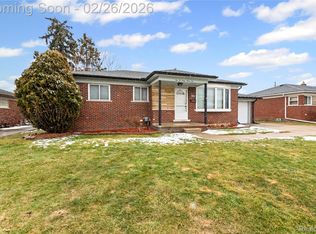 20336 Cedar St, Saint Clair Shores, MI 48081