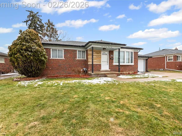 20336 Cedar St, Saint Clair Shores, MI 48081