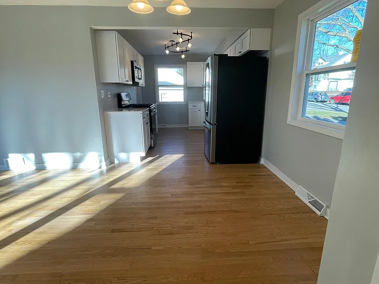 Dining Area & Kitchen