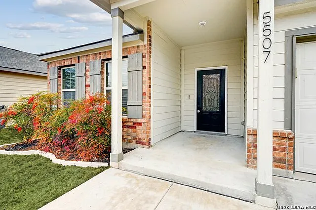 4 bed, 2302 sqft, $2,195 — Photo 4