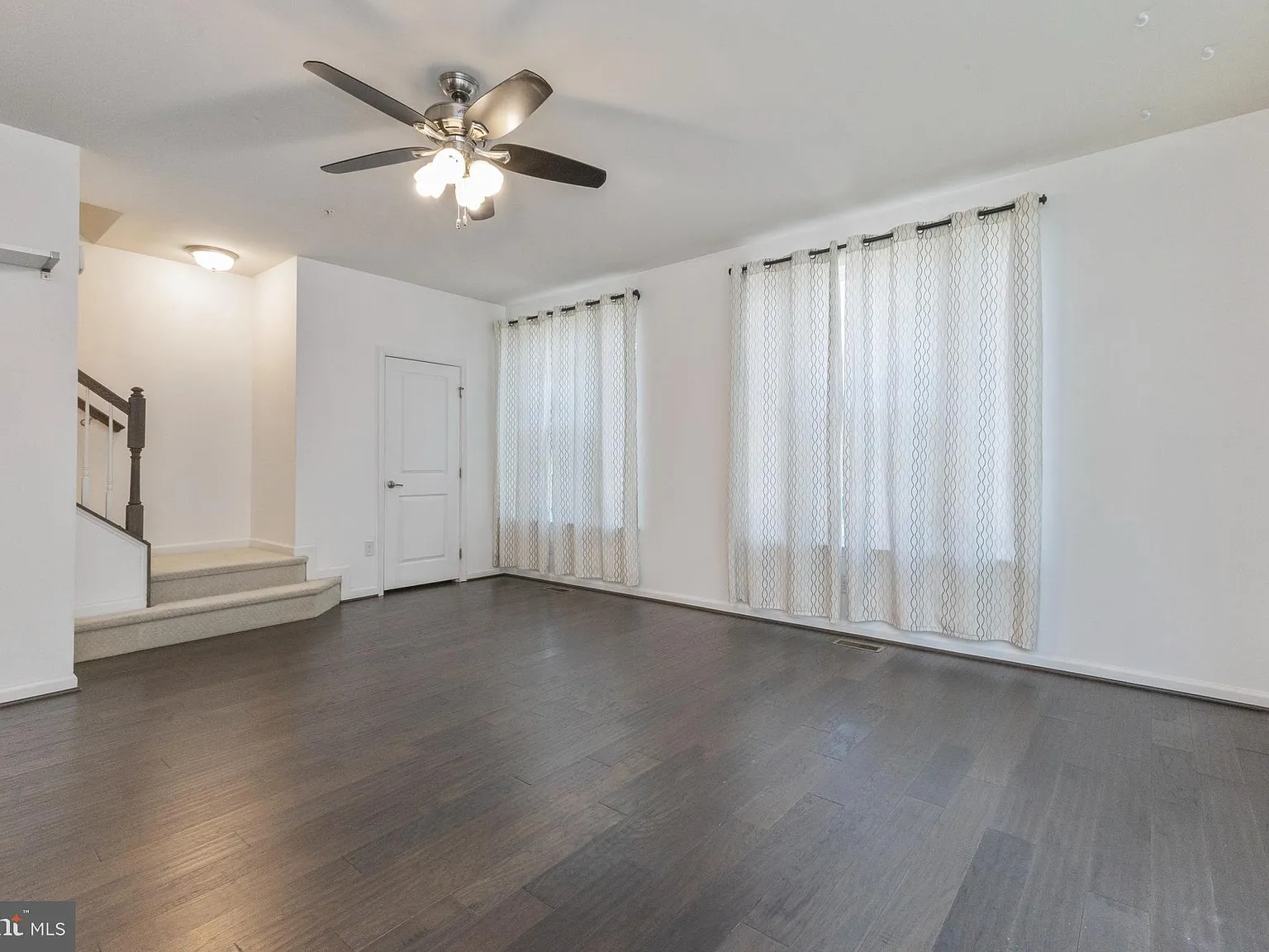 3 bed, 2.5 bath, 2424 sqft, $3,250 — Photo 4