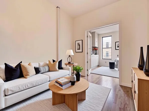 151 Dupont Street image 1 of 6