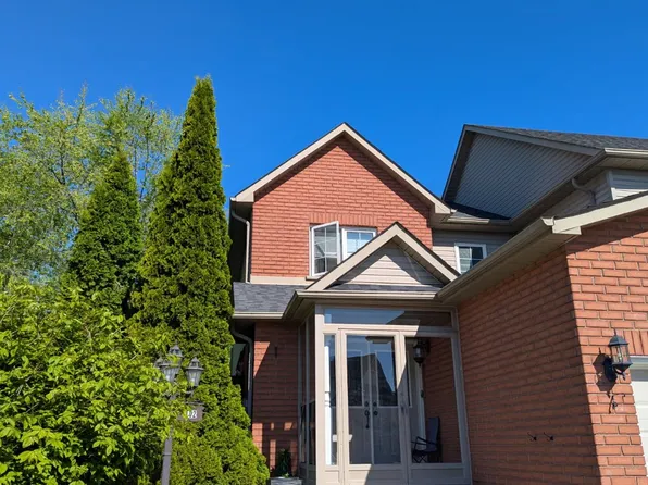102 Richfield Sq, Clarington, ON L1E 3G4