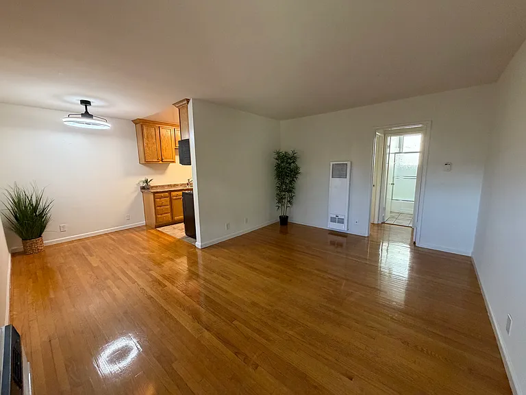 10321 La Reina Ave #5 — Photo 3