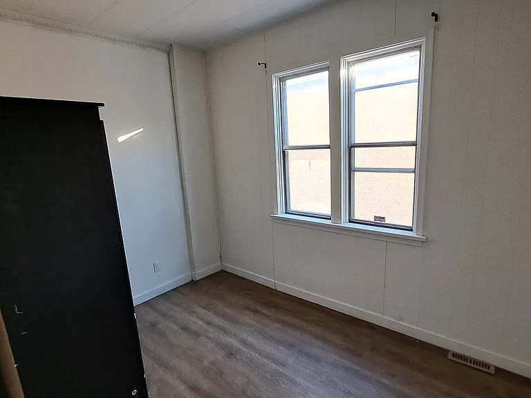 1428 Queen St — Photo 24