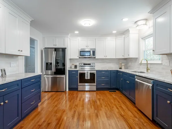 126 Hatlin Dr, Soddy Daisy, TN 37379
