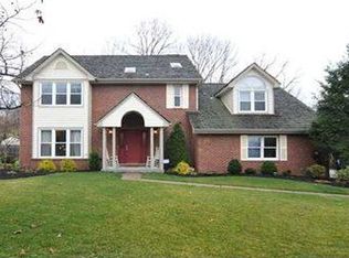 2575 Rossmoor Dr, Pittsburgh, PA