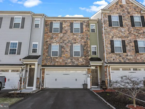 127 Carters Mill Rd, Trevose, PA 19053