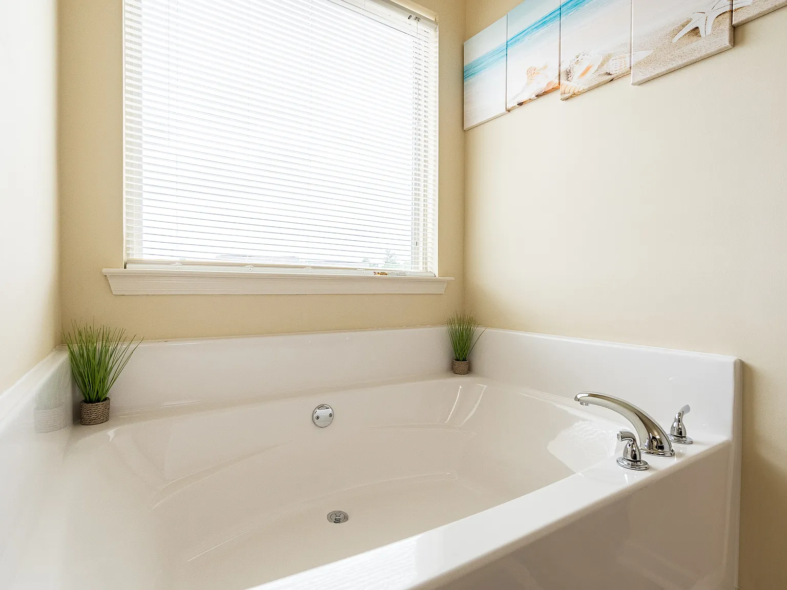 Centenary Way - Unit 2 — Photo 2