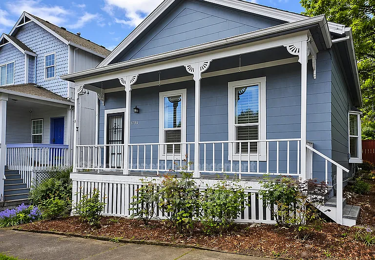 1734 SW Market St — Photo 1