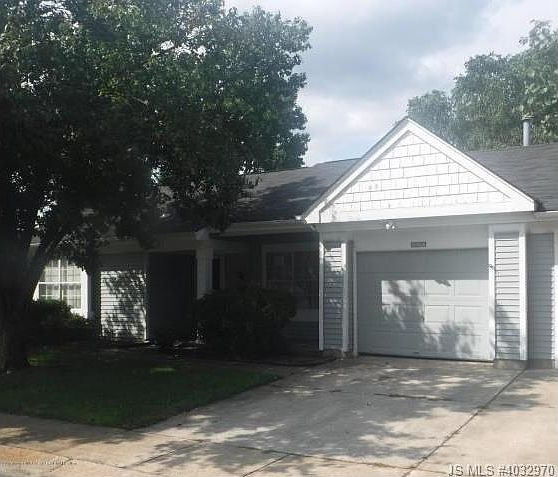 1st image of 1041A Canterbury Dr
