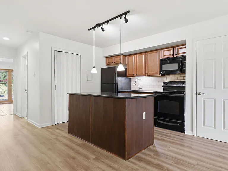 23 Darien #A — Photo 3