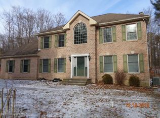 2585 Highview Dr, Brodheadsville, PA 18322
