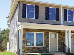 1633 Oak Leaf Dr NW, Hickory, NC 28601