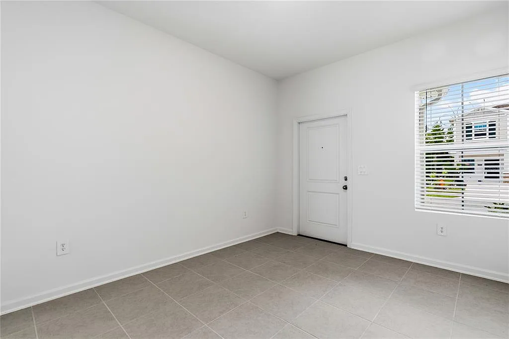 3 bed, 2.5 bath, 1689 sqft, $1,850 — Photo 3