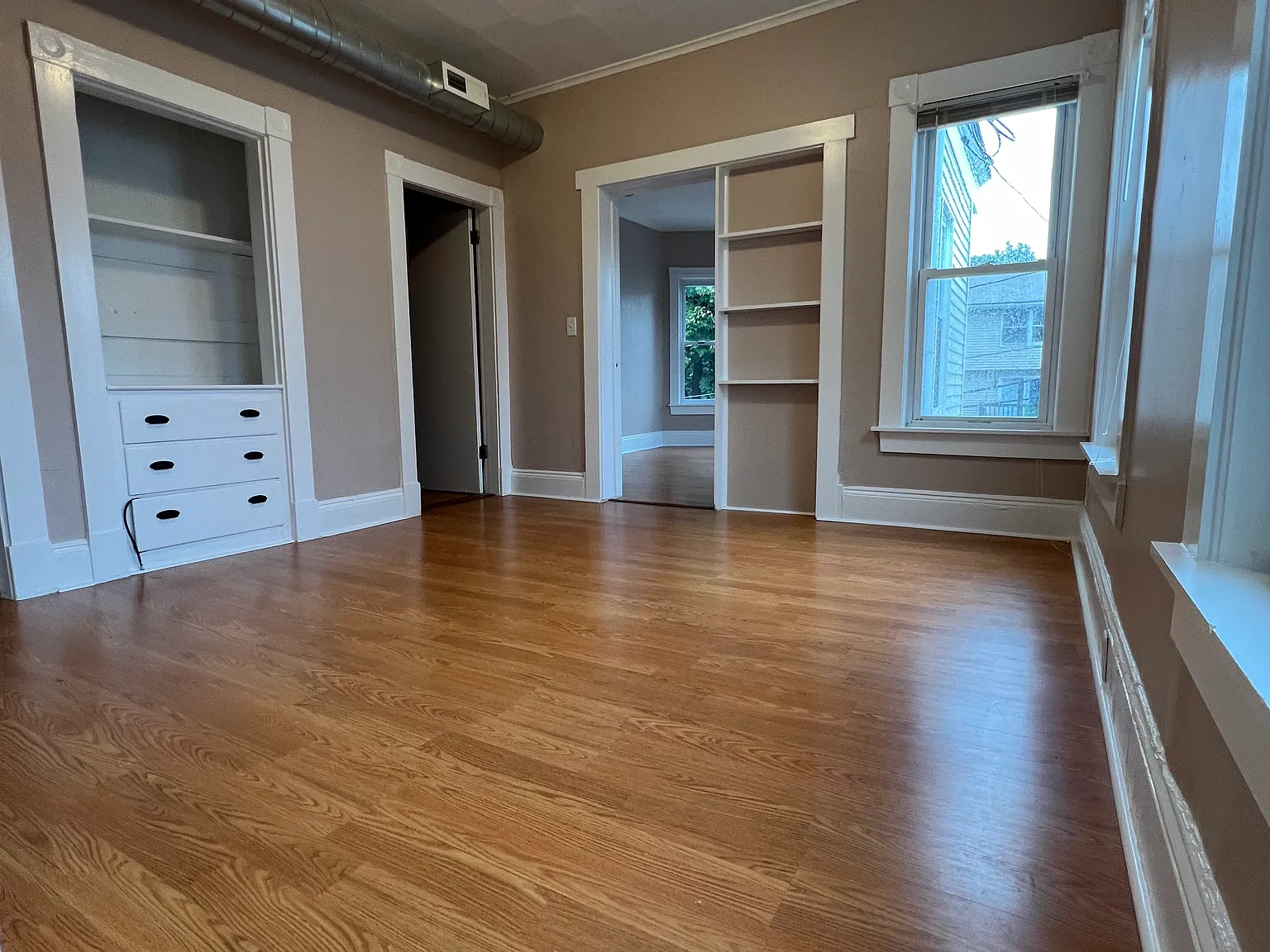 3 bed, 1250 sqft, $2,300 — Photo 4