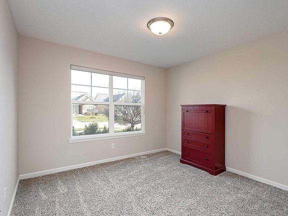 4th image of 4712 Pheasant Creek Ave