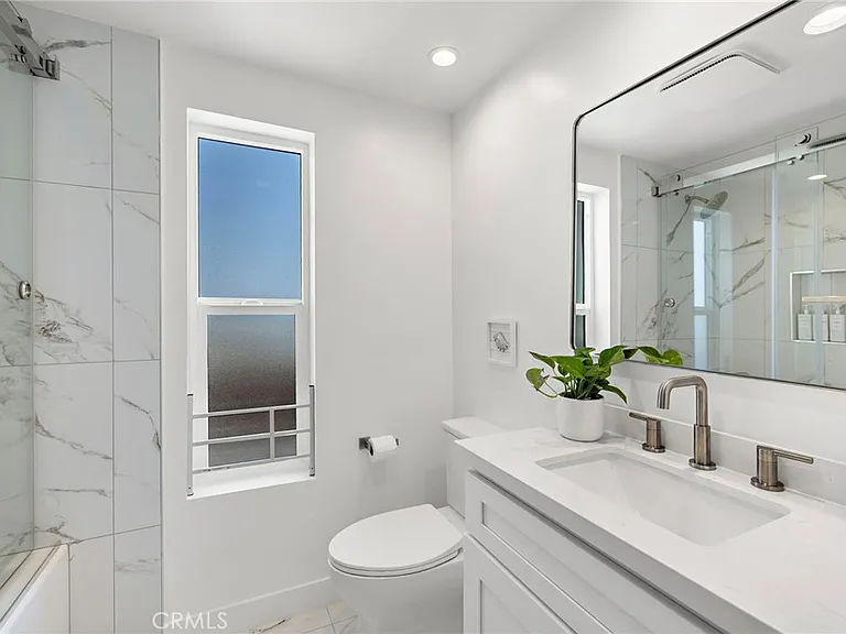 1045 Gaviota Dr #B — Photo 15