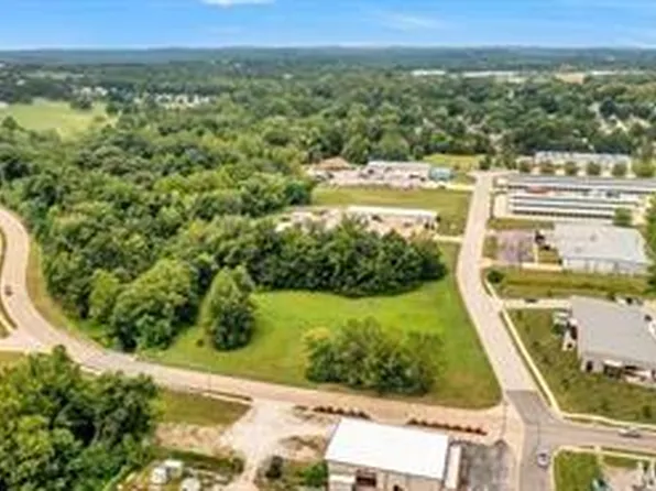 2100 Rose Ln, Pacific, MO 63069