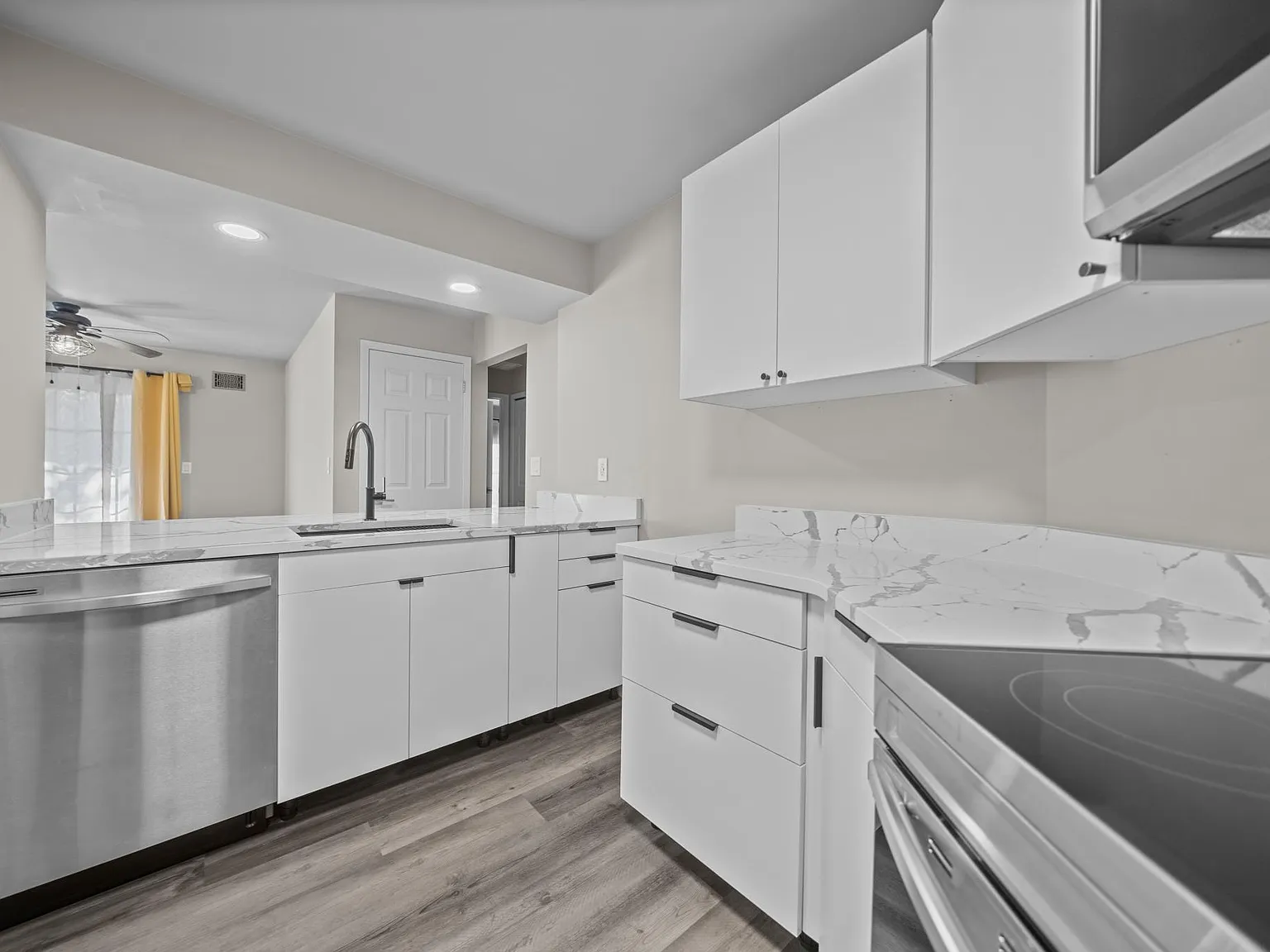 2 bed, 1015 sqft, $3,200 — Photo 3