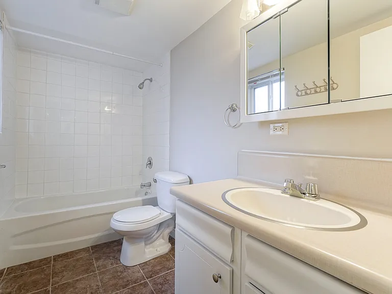 6586 Drummond Rd — Photo 17