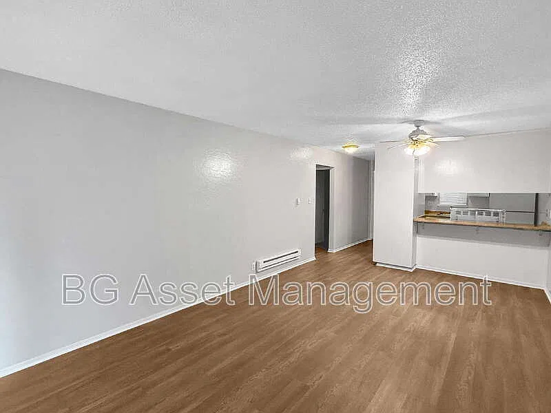 2 bed, 1.0 bath, 900 sqft, $2,395 — Photo 2