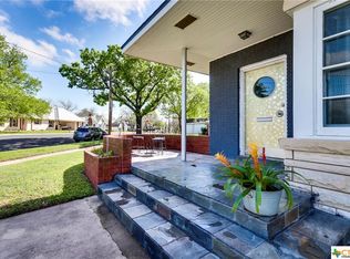 910 Anderson St, Schulenburg, TX 78956